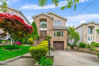 45 Weiner St, Staten Island, NY 10309