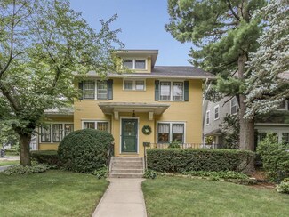 2325 Meadowbrook Dr SE, Cedar Rapids, IA 52403