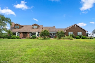 111 Osmun Rd, Hope, NJ 07825