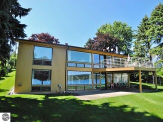2091 S Lake Shore Dr, Lake Leelanau, MI 49653