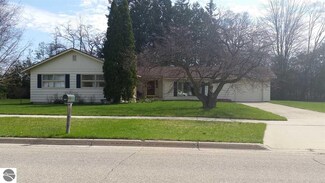 206 Court St N, Standish, MI 48658