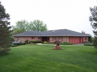 8161 N Quail Ridge Rd, Leaf River, IL 61047