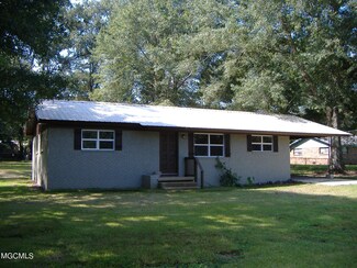 1032 Eddy Ave, Wiggins, MS 39577