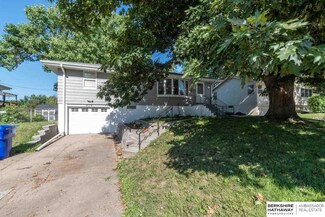 814 Tipperary Dr, Papillion, NE 68046