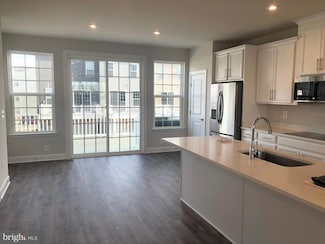 1806 Briscoe Ln, Fredericksburg, VA 22401