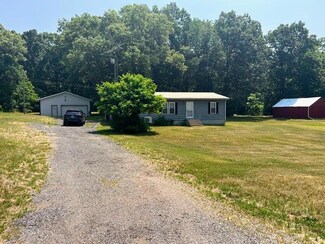 53531 Glenwood Rd, Dowagiac, MI 49047