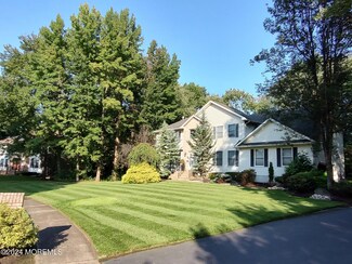 3 Guinevere Rd, Monroe Township, NJ 08831