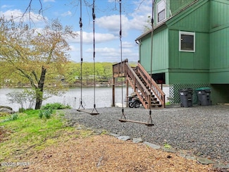 343 W Shore Dr, Hawley, PA 18428