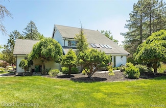 30384 Castleford Ct, Farmington Hills, MI 48331