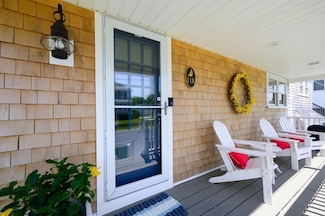 118 Oceanside Dr, Scituate, MA 02066