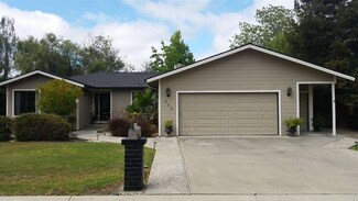 940 S Ridgemark Dr, Hollister, CA 95023