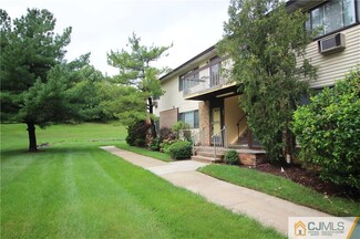 903 Cricket Ln, Woodbridge, NJ 07095