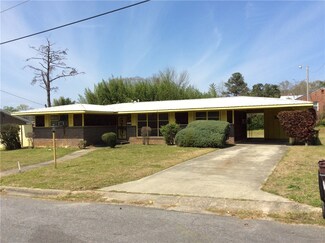 2808 Camellia St, Tuskegee Institute, AL 36088