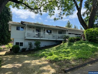 249 Cherry St, Silverton, OR 97381