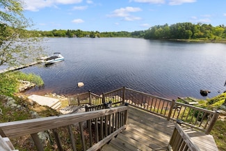 52 Lakeshore Dr, Essex, MA 01929