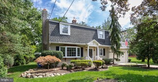 305 Carriage House Ln, Riverton, NJ 08077