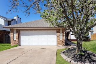 2529 Amber St, Moore, OK 73160