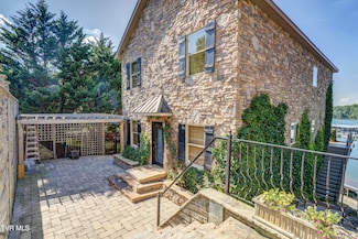 667 Rockingham Rd, Johnson City, TN 37615