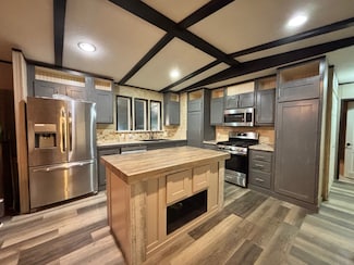 235 Commerce Ln, Many, LA 71449