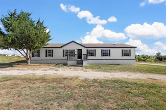 5705 Texas St, Joshua, TX 76058
