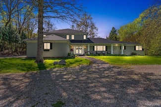 9855 Ortonville Rd, Clarkston, MI 48348