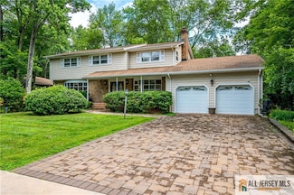 6 Point of Woods Dr, North Brunswick, NJ 08902