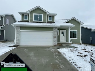 704 NE Meadow Landing Dr, Ankeny, IA 50021