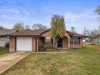 104 S Poplar St, Leonard, TX 75452