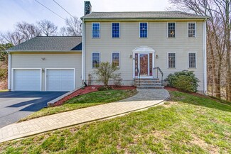 36 Pleasant St, Upton, MA 01568