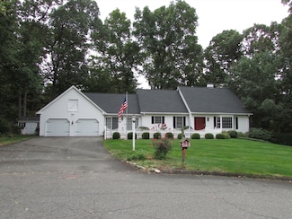 13 Old Farm Rd, Wilbraham, MA 01095