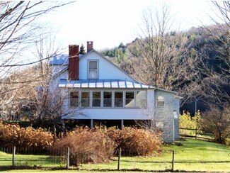 1933 Stage Rd, South Pomfret, VT 05067