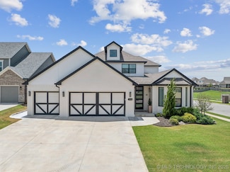704 E 126th St S, Jenks, OK 74037