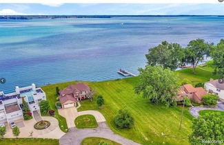 17505 Parke Ln, Grosse Ile Township, MI 48138