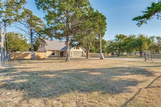 913 E Wintergreen Rd, Cedar Hill, TX 75104