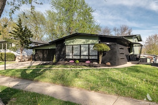 251 N Pleasant Dr, Glenwood, IL 60425