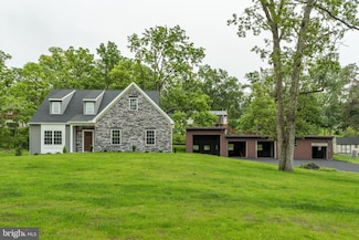 105 Lake Rd, Elizabethtown, PA 17022