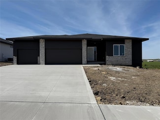 2938 NW Beechwood Dr, Grimes, IA 50111