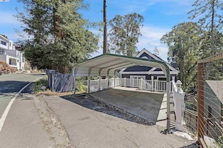 7425 Skyline Blvd, Oakland, CA 94611