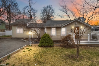 2 Longview Ave, Lake Hiawatha, NJ 07034