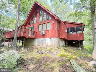 6414 Decker Rd, Bushkill, PA 18324