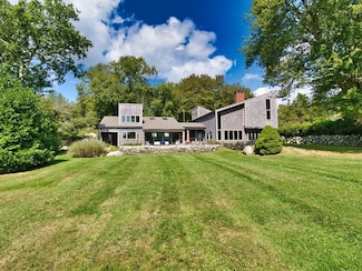 5 Fairview Ave, Westport Point, MA 02791