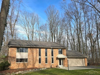 8570 Hornbeam Ln, Saginaw, MI 48603