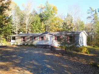 74 Lansley Dr, Sabattus, ME 04280
