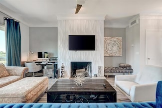 16 Tournament Way, the Hills, TX 78738