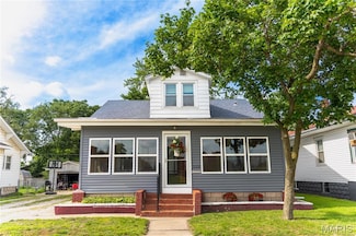 535 E Acton Ave, Wood River, IL 62095