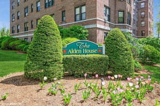 11 Alden Rd Unit 4a, Larchmont, NY 10538
