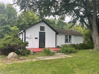 12676 Main Market Rd, Burton, OH 44021