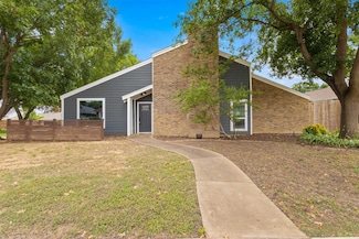 1129 Yorkshire Dr, Carrollton, TX 75007