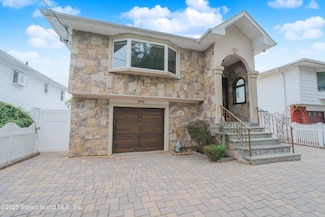 748 Tysens Ln, Staten Island, NY 10306