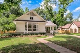 924 E Houston Ave, Crockett, TX 75835